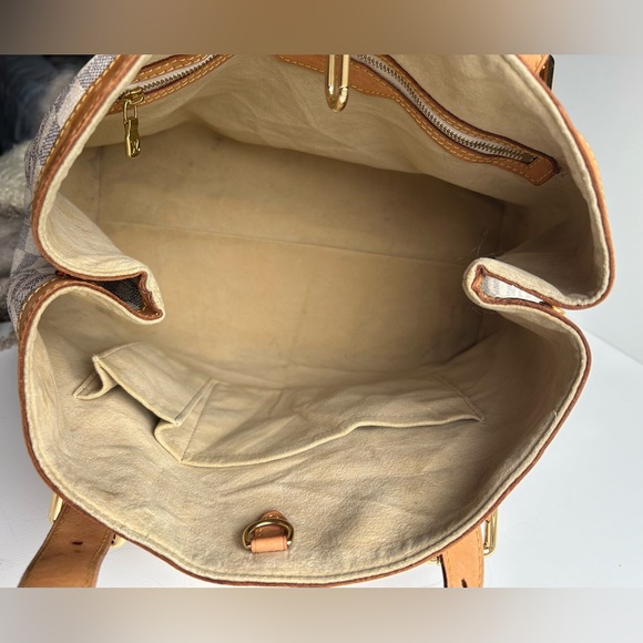 AUTHENTIC !! Louis Vuitton tote. - Picture 2 of 16